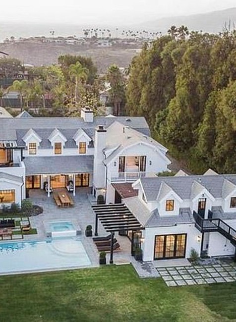 38557160-9194219-image-a-55_1611775780348