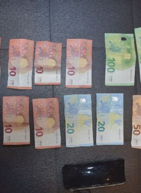 Drogová dílerka skončila za mrežami (1)