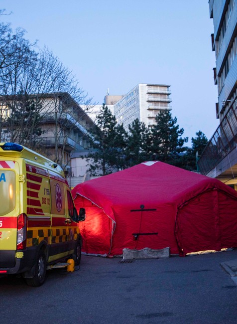 Stan pred nemocnicou na Kramároch 