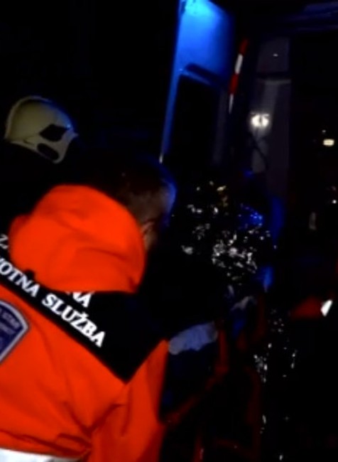 Zachránili ho z ľadovej vody