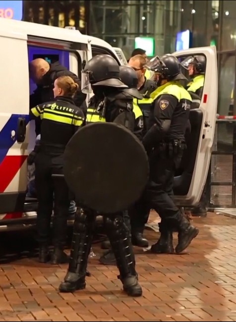 Násilie v Amsterdame