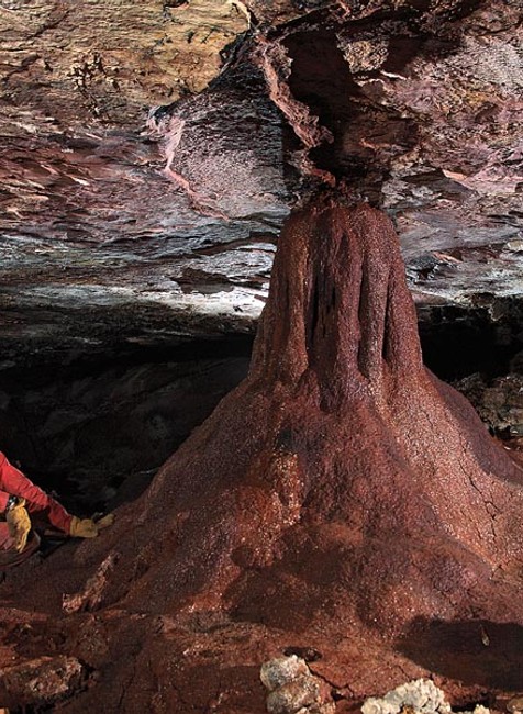 Speleológovia zo Slovenska, Čiech, Chorvátska a Venezuely zrealizovali v priebehu ôsmich rokov vo venezuelských stolových horách niekoľko vedeckých expedícií. Vďaka nim sa im podarilo objaviť aj unikátne jaskynné útvary. Medzi tie najzaujímavejšie patrí p