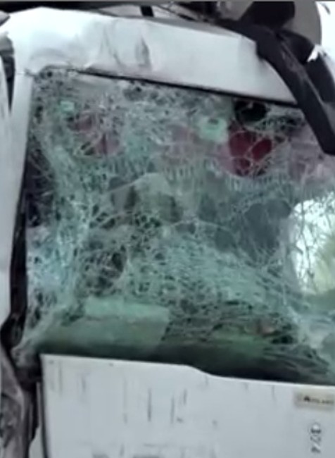 Tragická nehoda pri Oškerde. Nákladiak zozadu narazil do kamióna