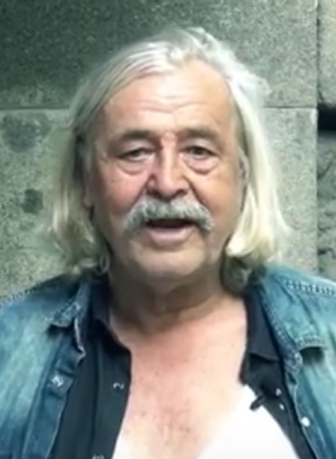 Screenshot 2024-12-15 at 22-33-39 Pánský klub - Zdeněk Žák jako sexuálně závislý rocker Gigi - YouTube