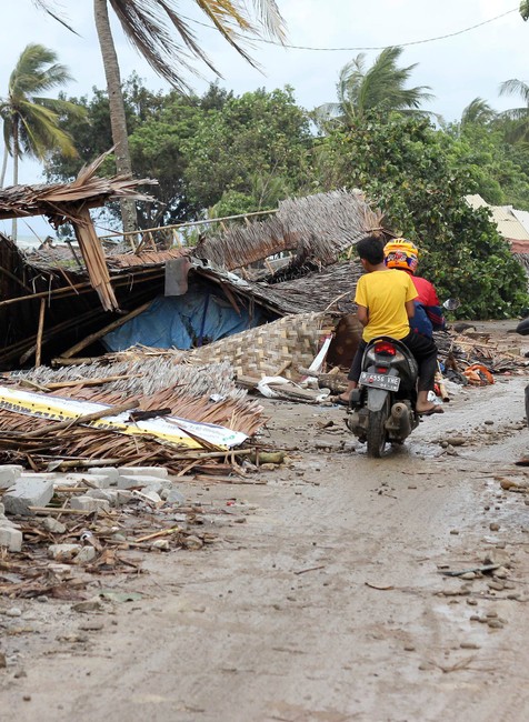 Indonesia_Tsunami_34664-86f4085cd00043e38aecba7b0ef8b262