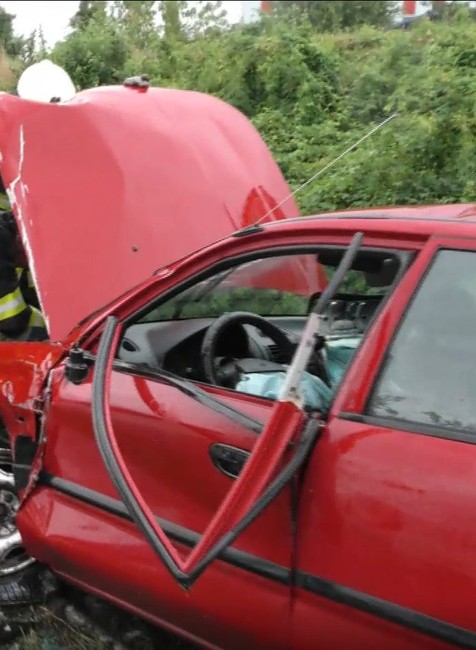 Na cestách úradoval alkohol. Vodič s takmer 3 promile sa zrazil s rodinou s 2 deťmi