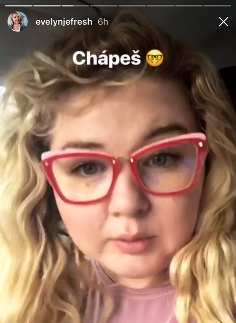 Evelyn s novými okuliarmi