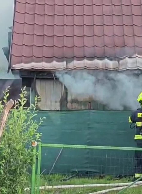 [multi] Požiar chatky vo Veľkej nad Ipľom 1