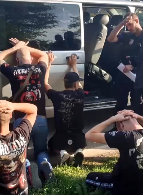 Trnavskí fanúšikovia zaútočili na posádku auta.