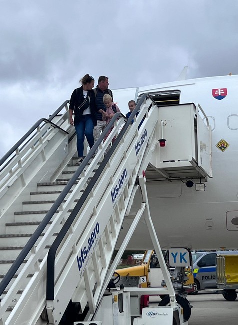 Vládny špeciál s občanmi SR z Libanonu pristál v Bratislave
