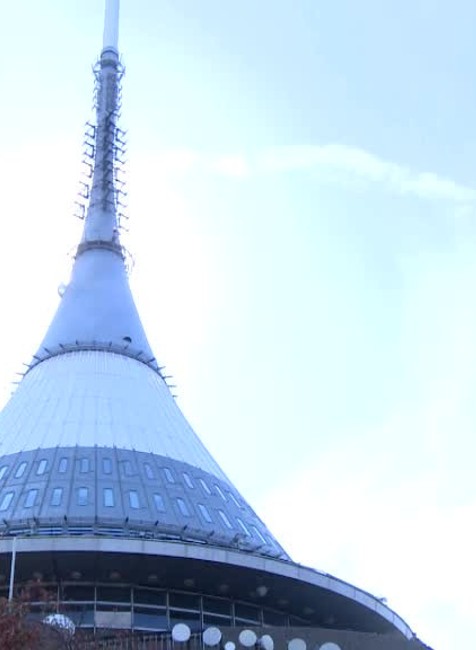 Desiatky hasičov likvidovali oheň neďaleko obľúbenej atrakcie v Česku6103