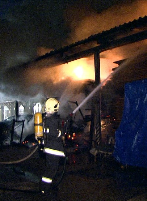 Poziar drevarska firma Banska Bystrica hasic1