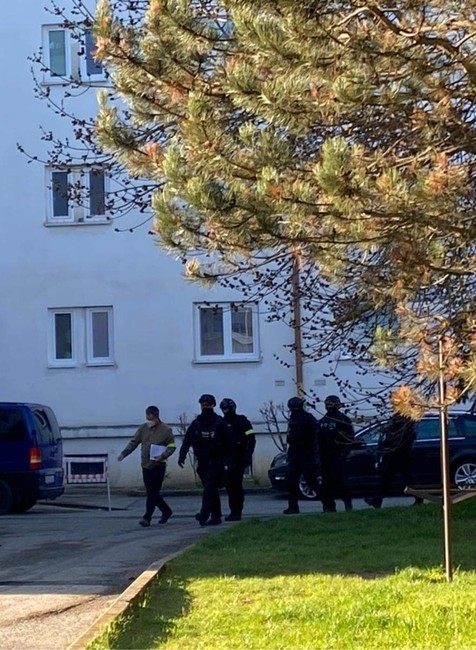 Niekoľko ľudí skončilo v putách po policajnej akcií v Košiciach