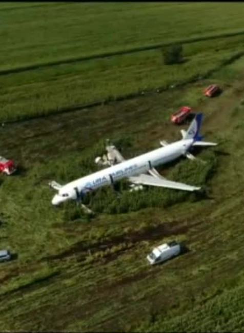 Pilot zachránil 230 ľudí, keď zlyhali oba motory na lietadle. Ako hrdina sa necíti