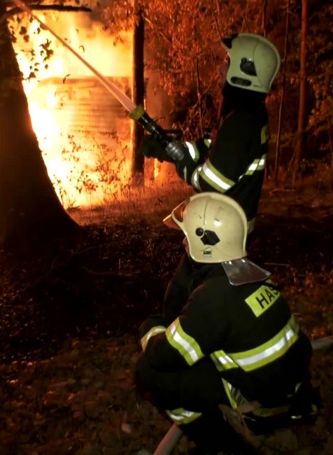 [multi] Turisti utekali z horiacej chaty 1399