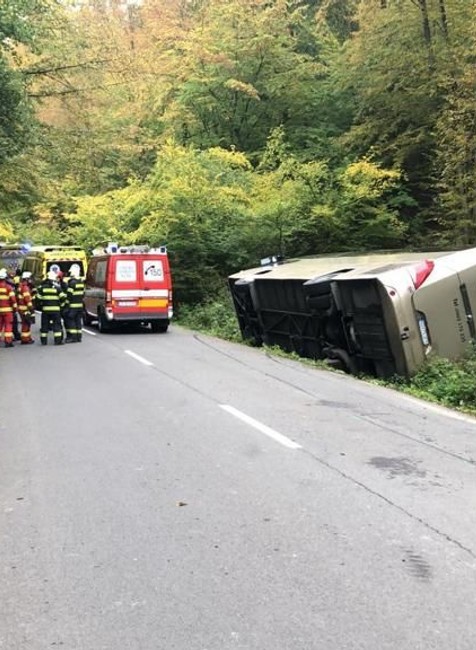 Nehoda autobusu pri Leviciach