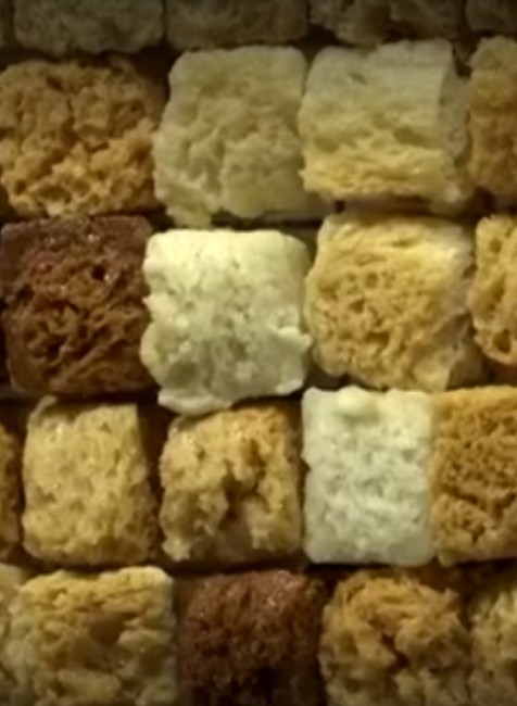 Obraz z chleba. Anonymný umelec naň použil až 40 tisíc krutónov