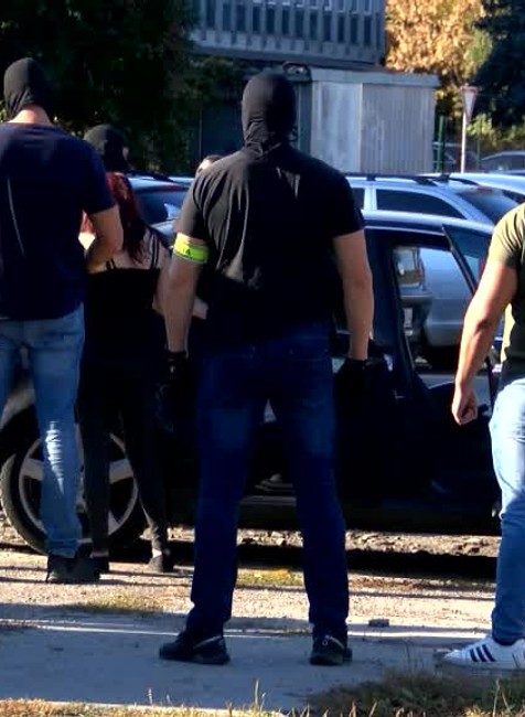 Štyri výstrely a ženský krik. Kukláči zasahovali v Humennom