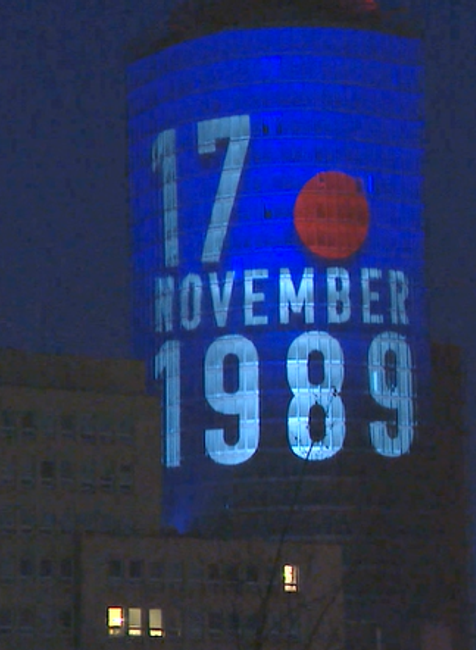 Námestia po tridsiatich rokoch opäť ožili. Ľudia si pripomenuli odvahu novembrovej generácie