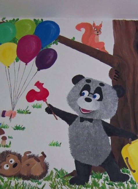 Detská lekárka sa po službe v nemocnici mení na maliarku. Pacientom na stenách vytvára takéto obrazy