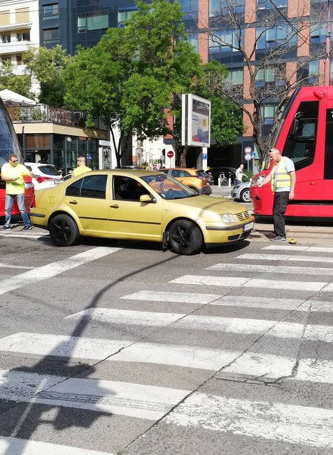 Nehoda električky a auta Krížna 