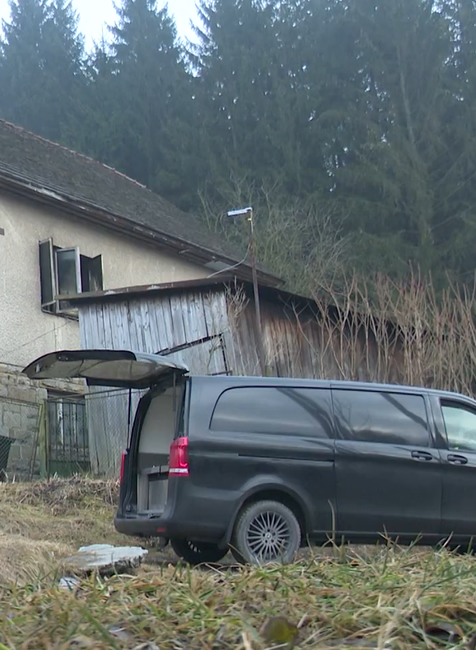 uhoreny muz vo vlastnom dome