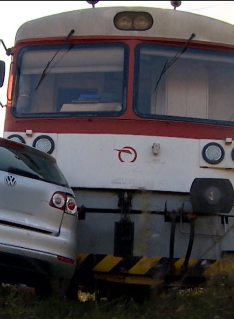 žena nezastavila s autom na priecestí