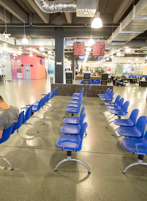 Nákupné centrá aj kultúra ožívajú.