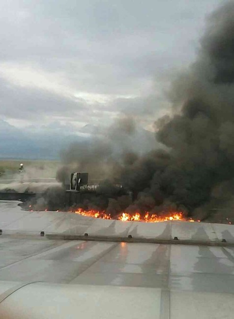  Halu v Lomnici zasiahol požiar, hasiči s ohňom bojujú už hodiny
