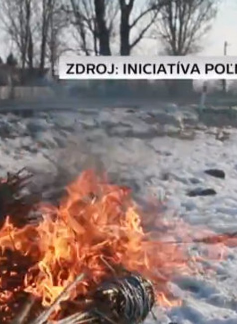 Pred družstvom založili požiar na znak protestu. Malí farmári sa pustili opäť do boja