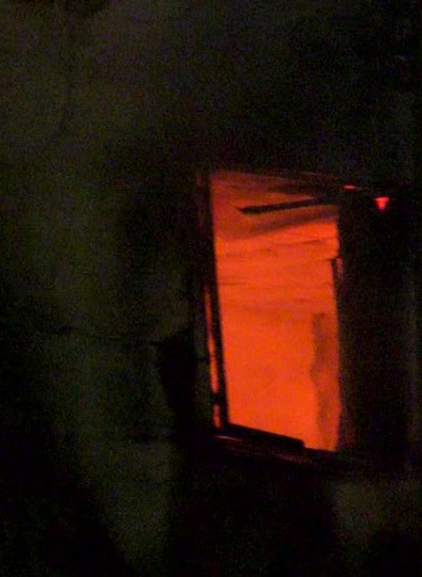 Záblesky a ohlušujúce rany. V dome mali explodovať plynové nádoby a munícia