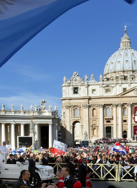pápež František inaugurácia námestie príchod papamobil