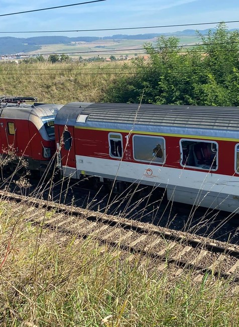 Nehoda nákladného auta s vlakom