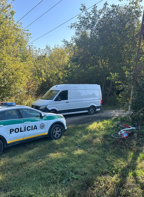 Pri chatrčiach našli mŕtvu ženu