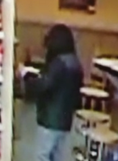 Maskovaný muž prepadol čerpaciu stanicu. Polícia pátra po zlodejovi