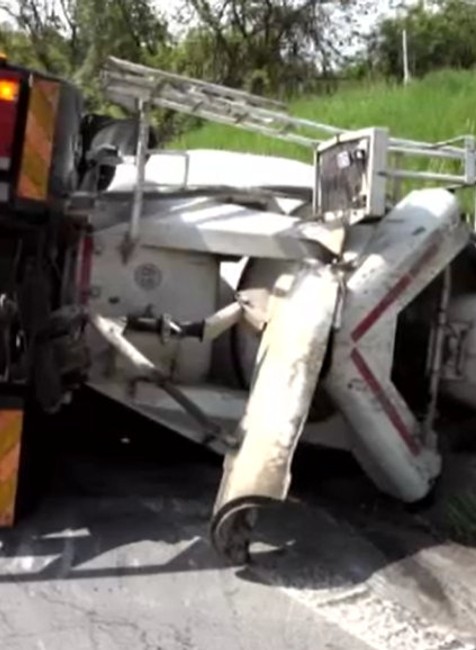 Domiešavač sa prevrátil v serpentínach.