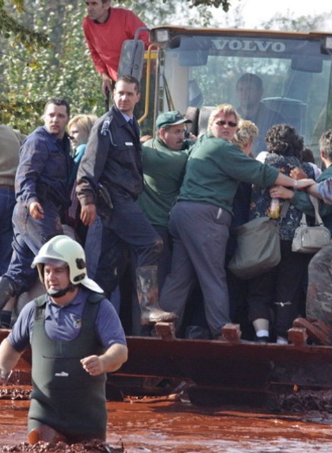 madarsko-ludia zachranar,traktor,toxicka latka