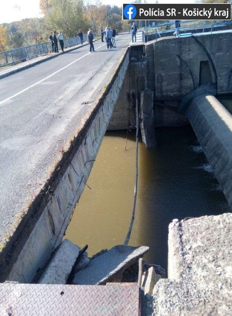 V Michalovciach padol most