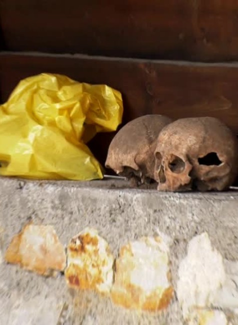 Lebky na zastávke mal na svedomí len 16-ročný mladík. Za hanobenie mŕtveho mu hrozí trest2804