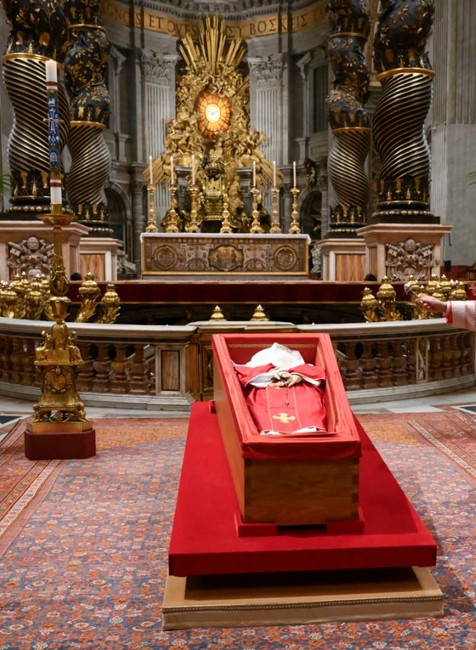 Obrad uzavretia rakvy pápeža