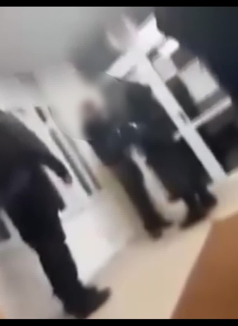 policajna stanica napadnutie