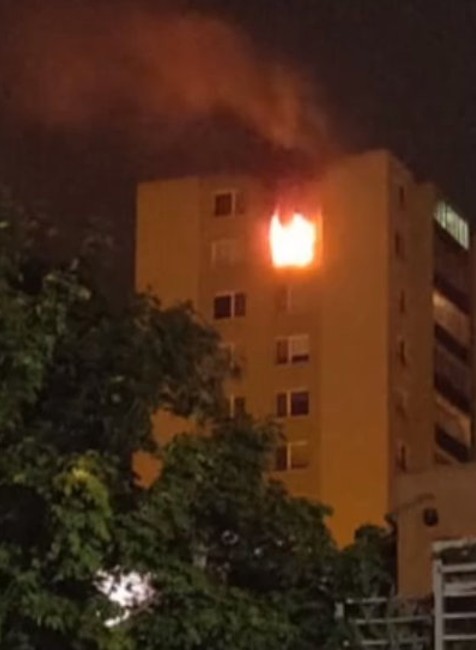 Oheň v paneláku môže byť fatálny. Odborník radí, ako sa správať a nepanikáriť