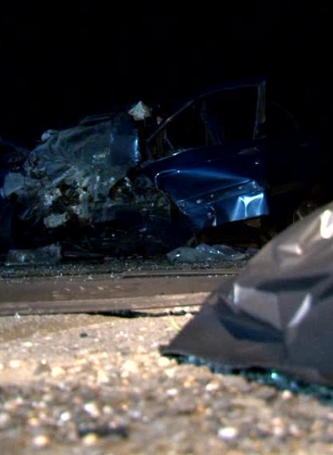 Pri čelnej zrážke zomreli obaja šoféri. Spolujazdec bojuje o život