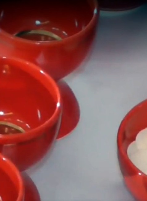 Incident pre hostiu. Kňazi privolali do kostola na tínedžera políciu