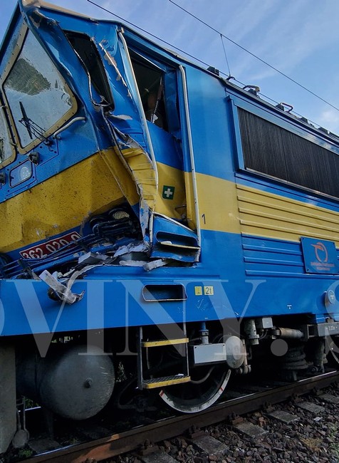 Zrážka vlaku a kamióna Hronský Beňadik (2)