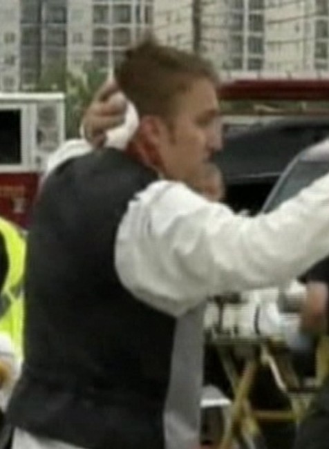 zraneny zenich, ludia, zachranari, amerika