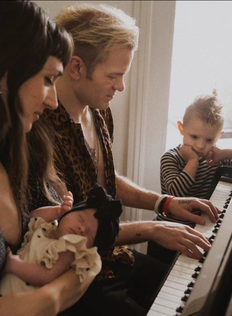 Deryck Whibley alias Bizzy D.