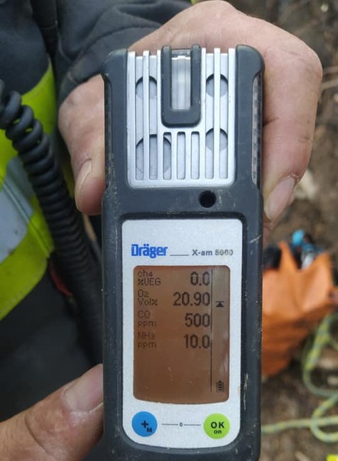 Mužov, ktorí sa udusili v štôlni, stále nevytiahli.