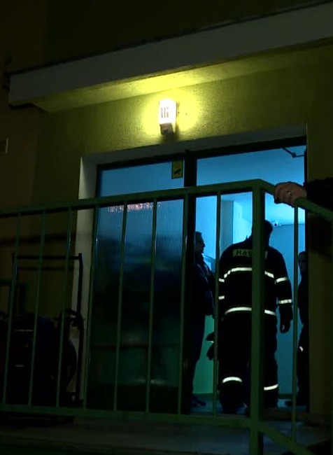 [multi] Obyvateľov paneláku na bratislavskom sídlisku museli evakuovať. V jednom z bytov vypukol rozsiahly požiar 1097