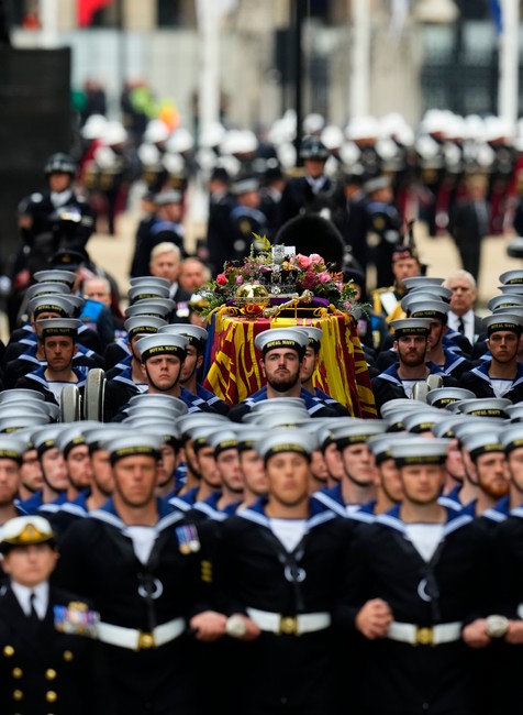 Británia sa lúči s kráľovnou Alžbetou II.